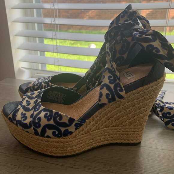 UGG sandals, size 5.5 - Picture 2 of 4